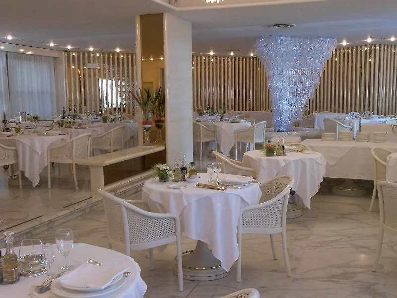 Hotel Moderno 끼안챠노테르메